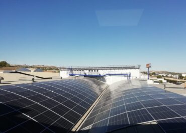Planta fotovoltaica en curvatura